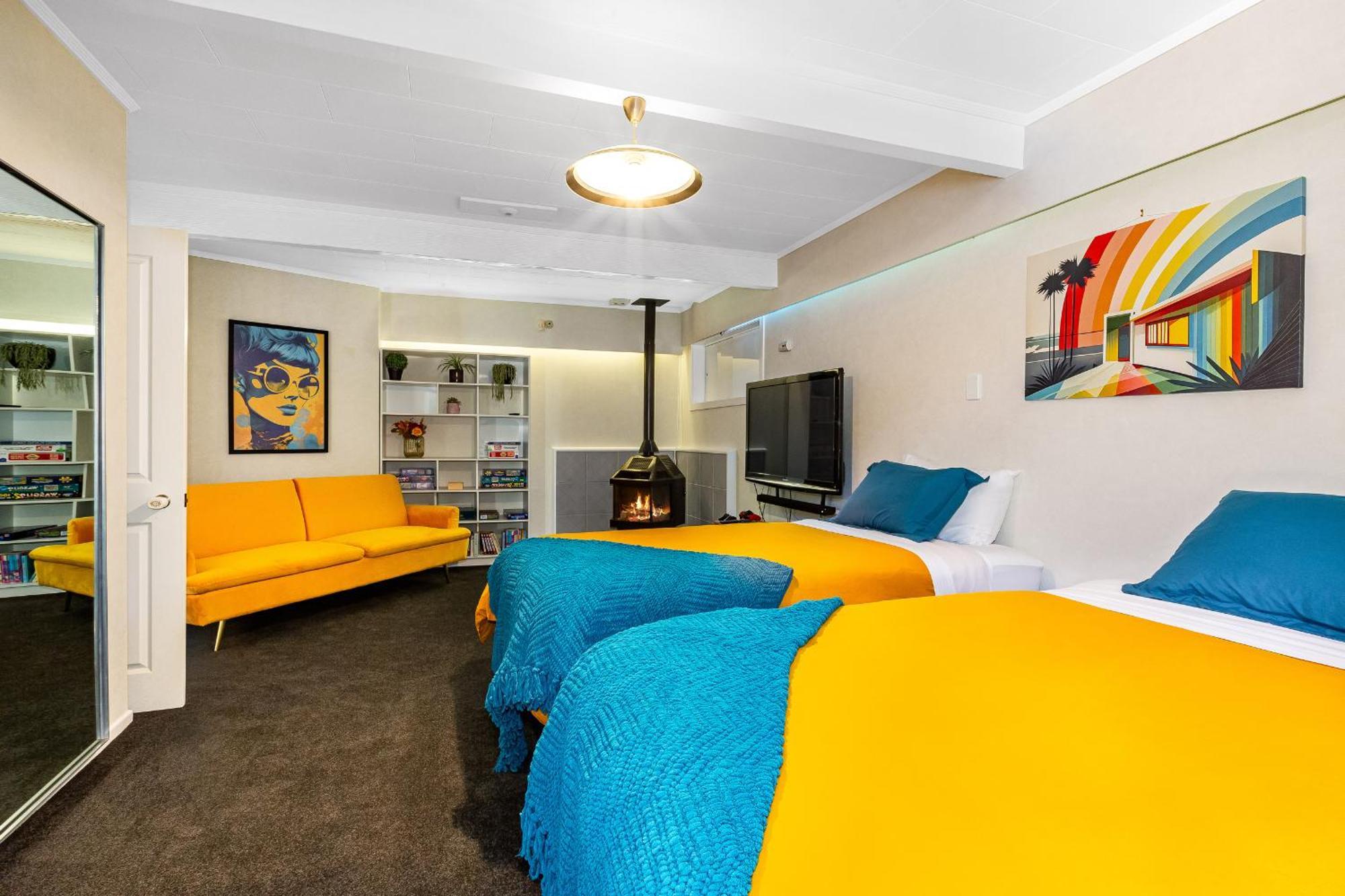 Retro 4 Bedroom Home, Warm And Welcoming, Quiet Location Porirua Exterior foto